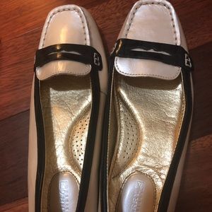 Sperry patent penny loafers flats beige size 5.5